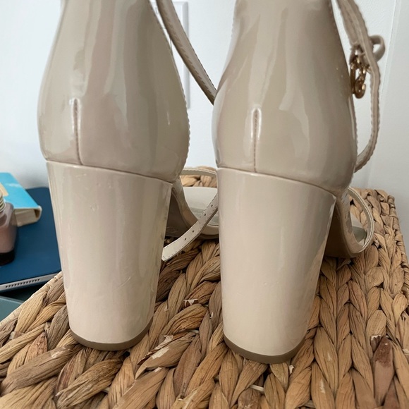 Sandals - Picture 4 of 4